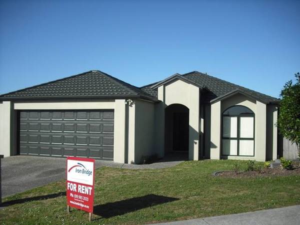 4 Bedroom Modern Family Home Picture 1