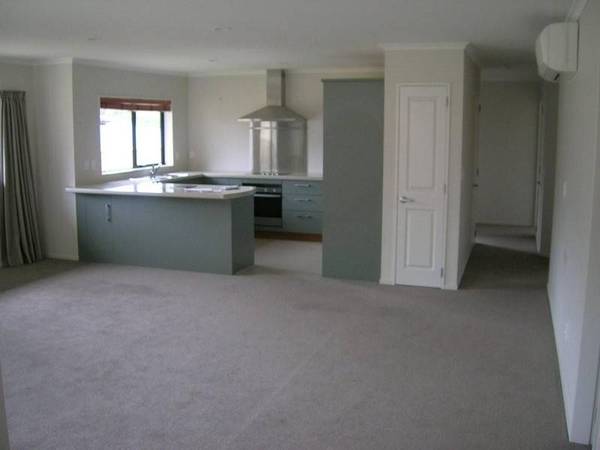 Near New 3 Bedroom Home Picture 3