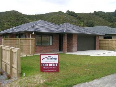 Near New 3 Bedroom Home Picture Near New 3 Bedroom Home Picture