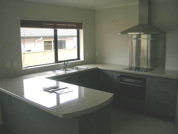 Near New 3 Bedroom Home Picture 2