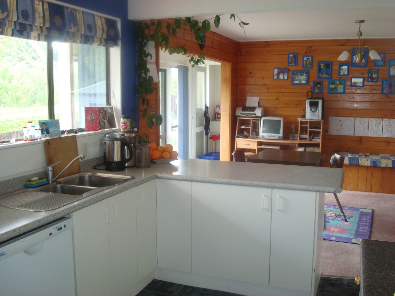 Fantastic Private Family Home Picture 2