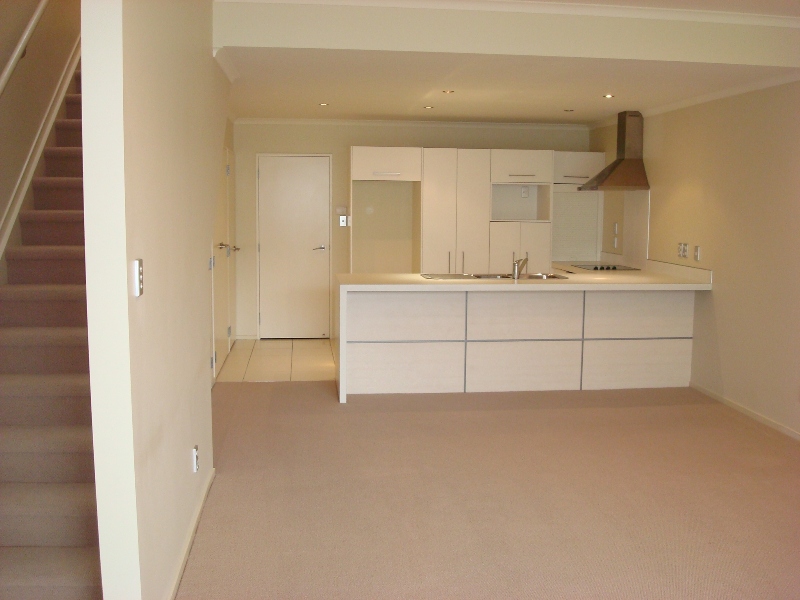 Modern 3 Bedroom Townhouse Picture