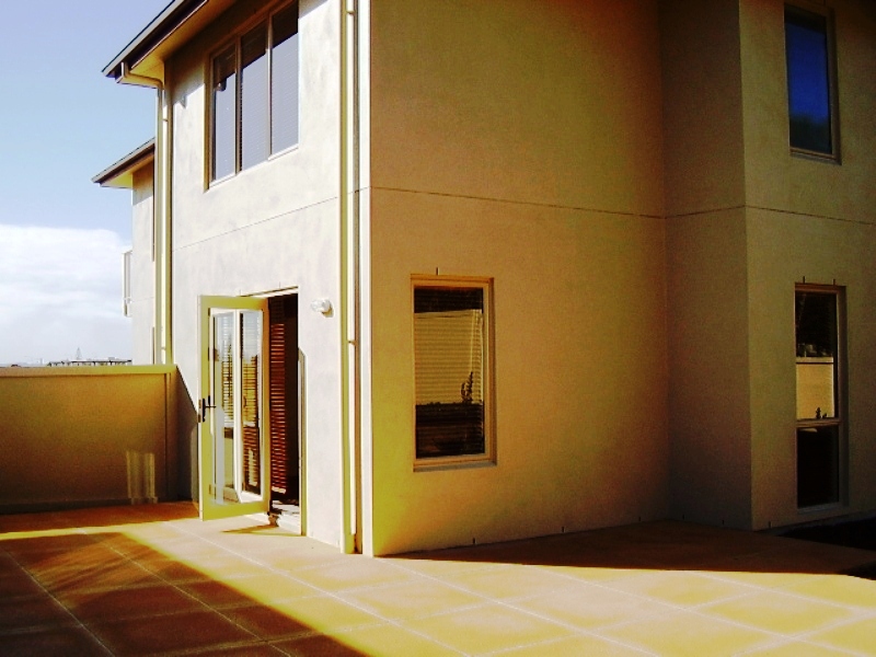 3 Bedroom Townhouse in Orewa Picture 1