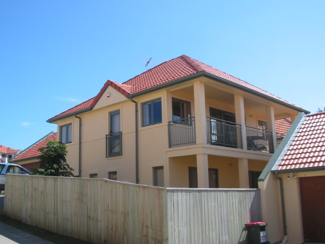 IMMACULATE TOWNHOUSE - GULF HARBOUR Picture 1