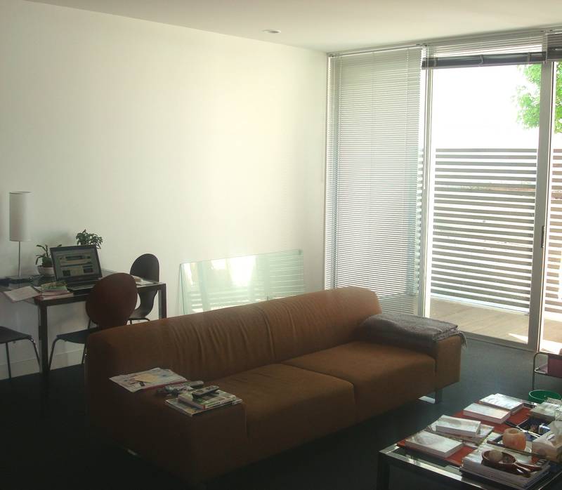 Fully Furnished 2 Bedroom Apartment with Carpark Picture 3