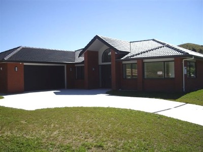 4 Bedroom Home in Emerald Hill Picture