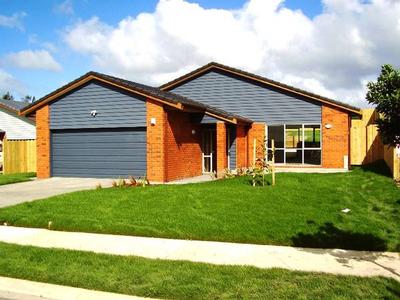 LARGE FAMILY HOME IN OREWA Picture LARGE FAMILY HOME IN OREWA Picture