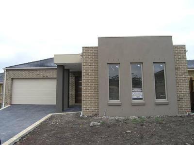 Grand Entry, Large Familt Home & Land. 4 bedroom plus rumpus Picture Grand Entry, Large Familt Home & Land. 4 bedroom plus rumpus Picture