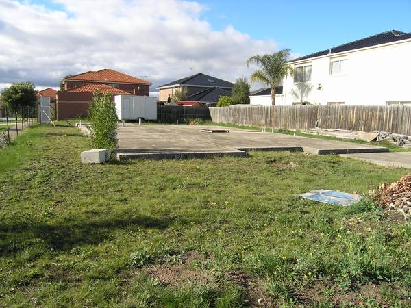 Vacant block with slab. Picture 2