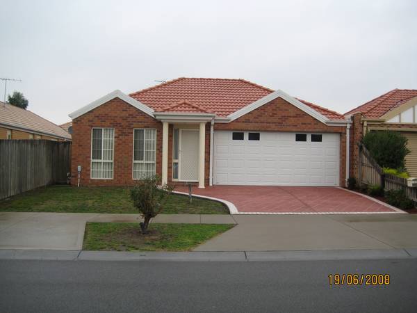 In a quiet street across from the park Picture 1