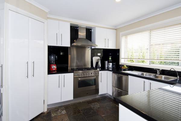 Great Family home in the heart of Mill Park Lakes!!!!!! Picture Great Family home in the heart of Mill Park Lakes!!!!!! Picture