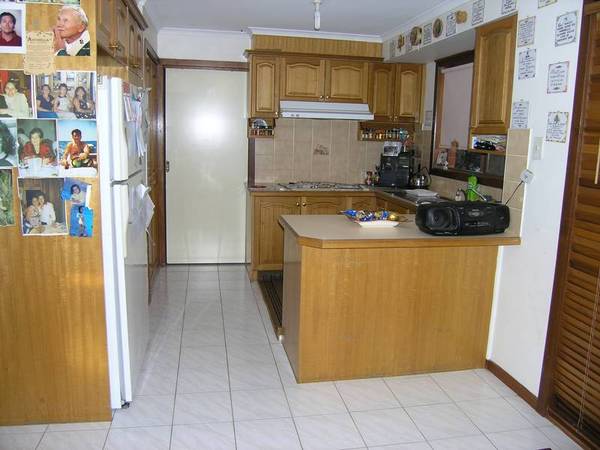 Close to shops Picture 2