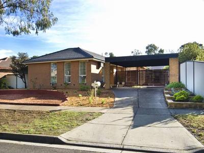 Renovated 4 Bedroom + Study on a big block. Picture