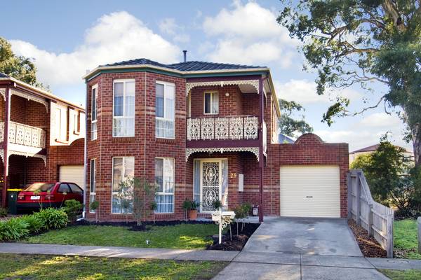 Executive living in the Rivergum estate Picture 1