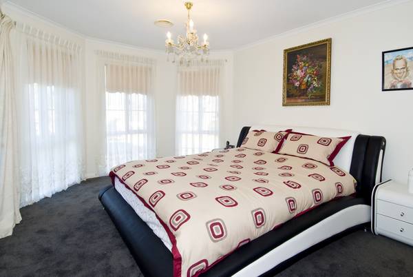 Executive living in the Rivergum estate Picture 2