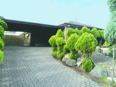 "Main Road Exposure" Picture