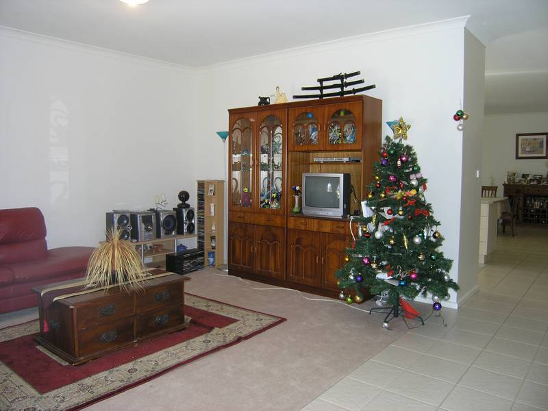 "Two Living Areas" Picture 3