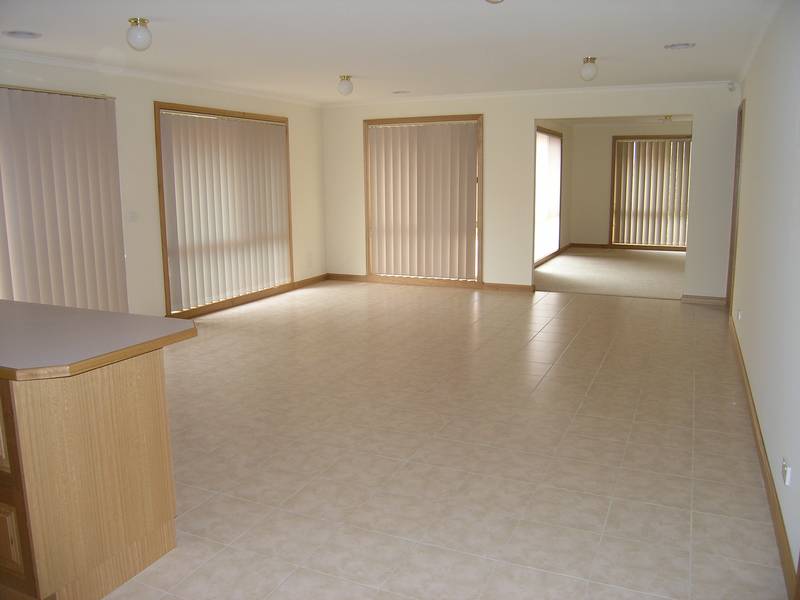 "4 Bedrooms plus Rumpus" Picture 3