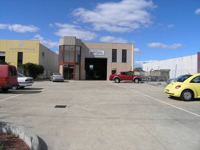 "Top Location / Large factory warehouse" Picture
