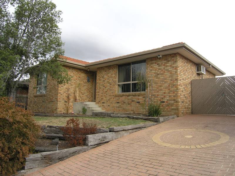 4 Bedder with 6x8 Metre Garage Picture 1