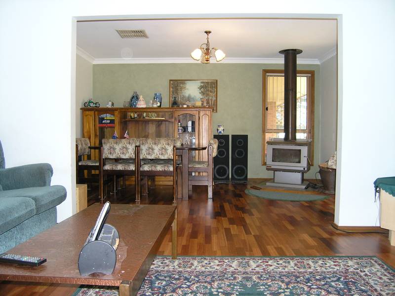 THE TOTAL PACKAGE INCLUDING SELF CONTAINED BUNGALOW Picture 2