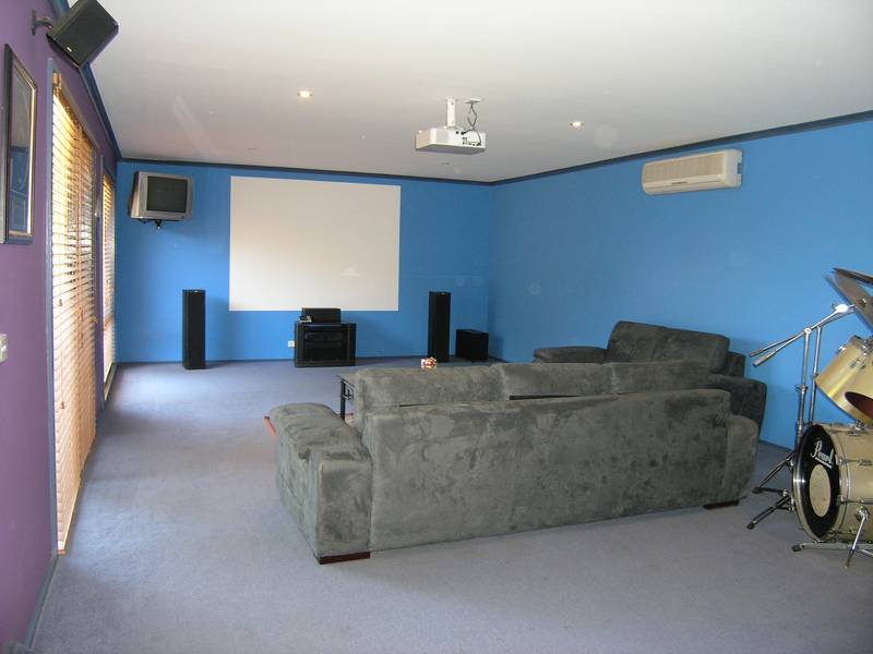 "SPACIOUS HOME WITH RUMPUS" Picture 3