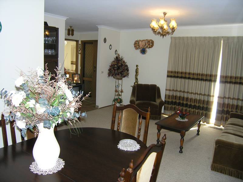 "4 CAR GARAGE" Picture 3