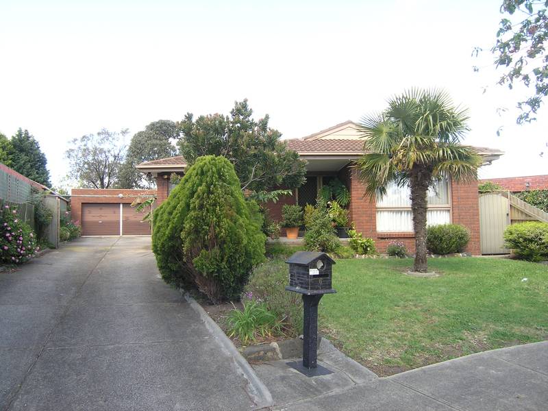 "4 CAR GARAGE" Picture 1