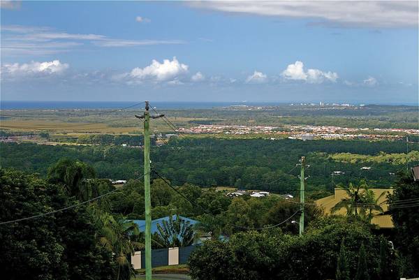 Larger than life home with views to captivate Picture 3