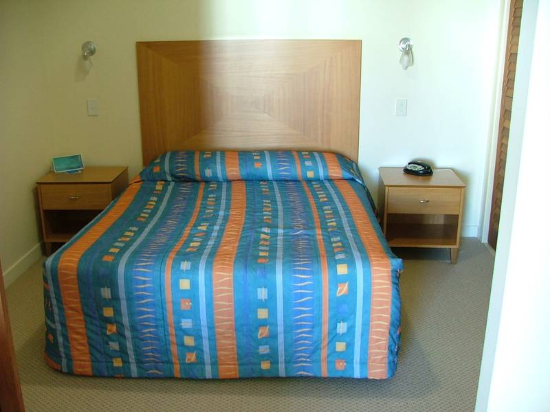 INVESTORS TAKE NOTE Picture 2