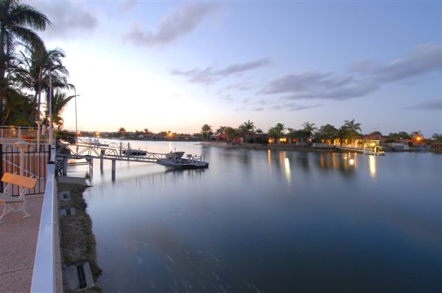 LIVING ON THE WATERS EDGE Picture 2