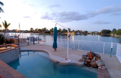 LIVING ON THE WATERS EDGE Picture LIVING ON THE WATERS EDGE Picture