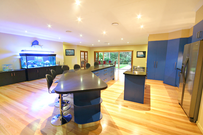 Executive Family Living In Sought After Tanawha. Picture 3