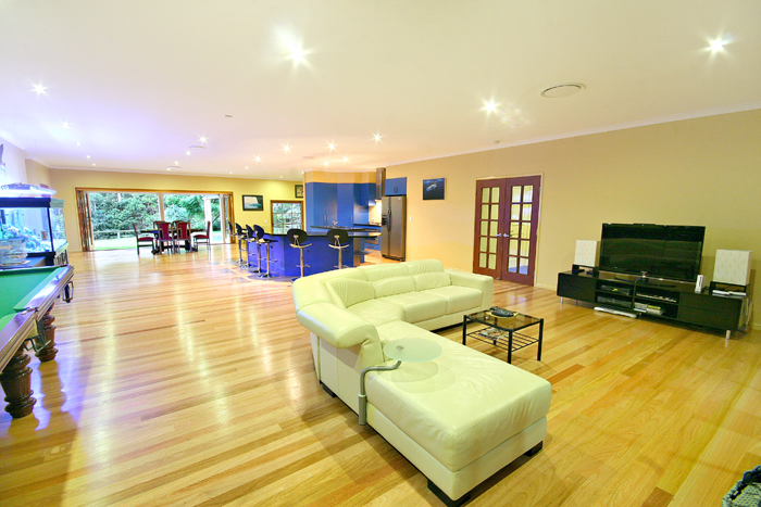 Executive Family Living In Sought After Tanawha. Picture 2