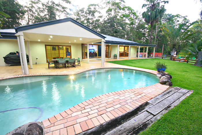 Executive Family Living In Sought After Tanawha. Picture 1