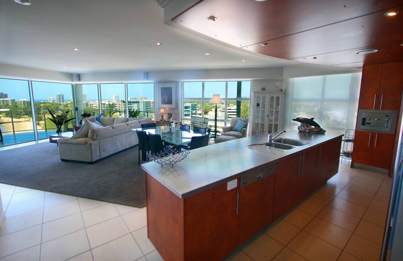 Family Sized Luxury Living Picture 3