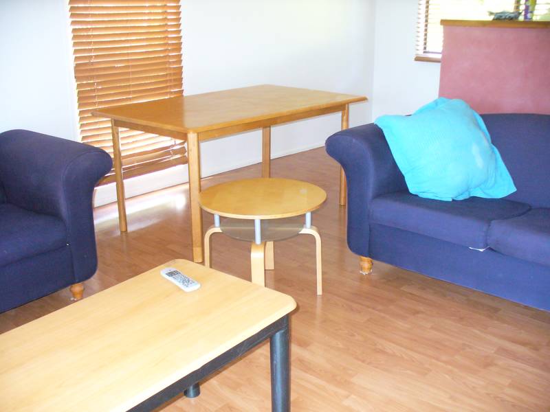 MOOLOOLABA - SPACIOUS HOME Picture 2