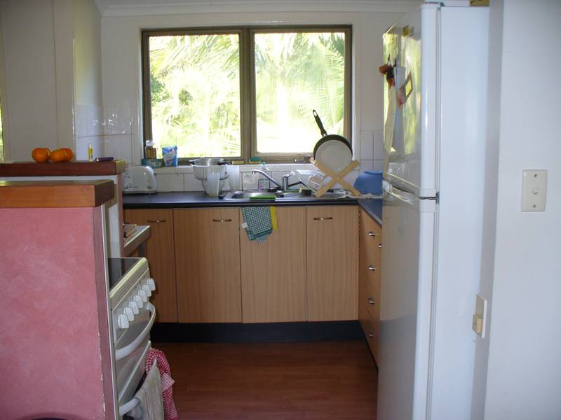 MOOLOOLABA - SPACIOUS HOME Picture 3