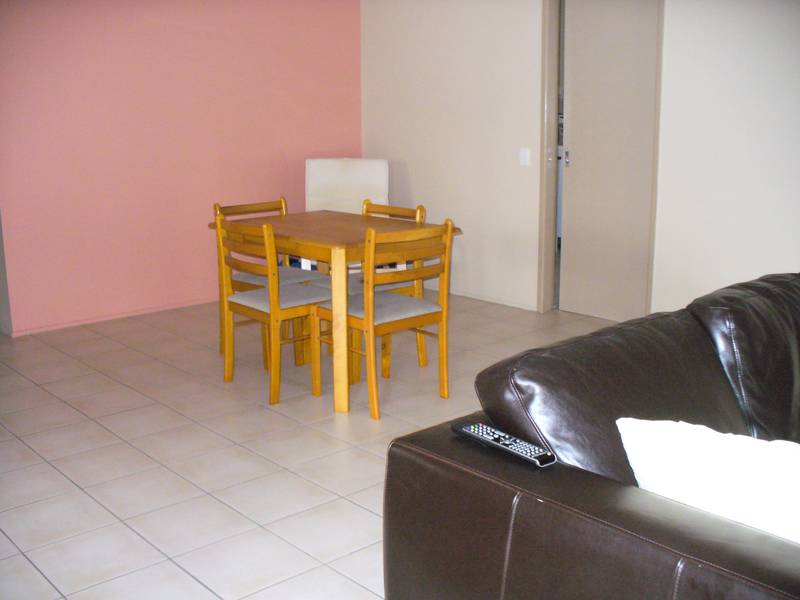 Hop, skip and jump to the beach... Picture 3