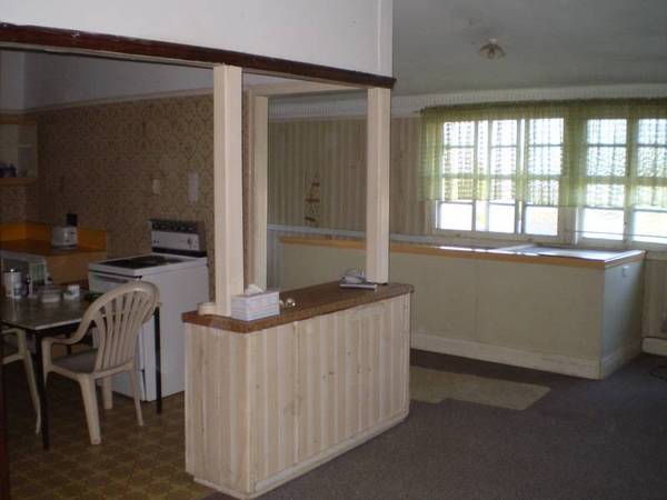 Queenslander Renovator on HUGE Block Picture 2