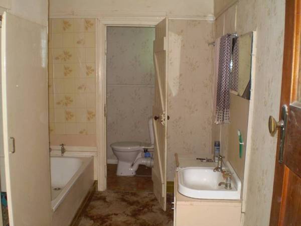 Queenslander Renovator on HUGE Block Picture 3