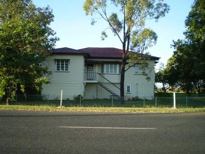 Queenslander Renovator on HUGE Block Picture Queenslander Renovator on HUGE Block Picture