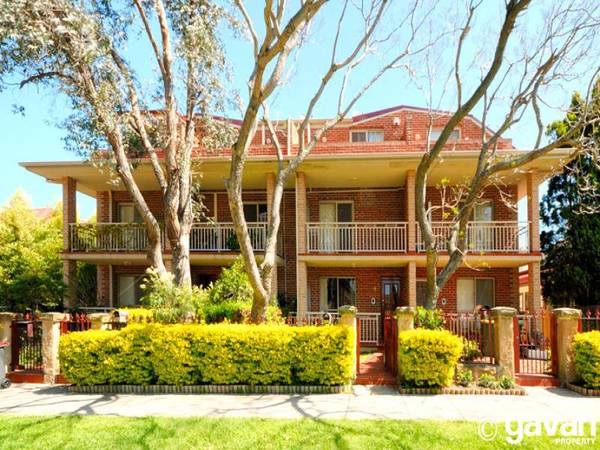 Impressive "Terrace Style" Townhouse Picture 1