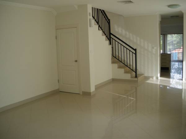 As new duplex Picture