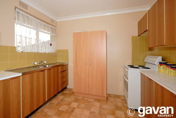 Ideal location, large unit Picture Ideal location, large unit Picture