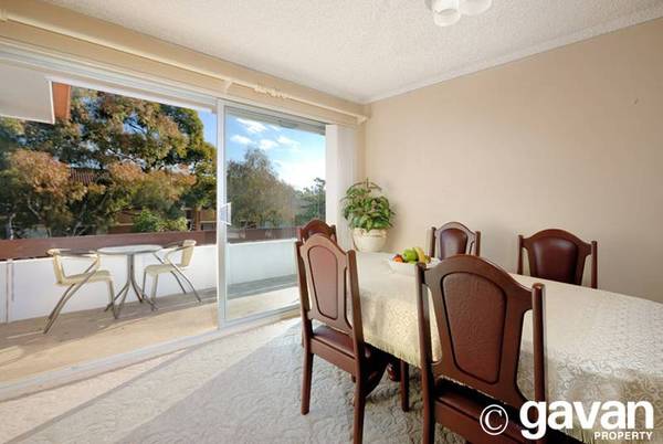 Ideal location, large unit Picture Ideal location, large unit Picture