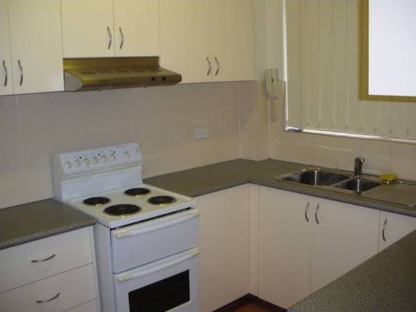 Modern 2 Bedroom Unit Picture 2