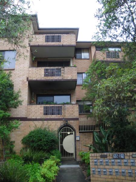 Modern 2 Bedroom Unit Picture 3