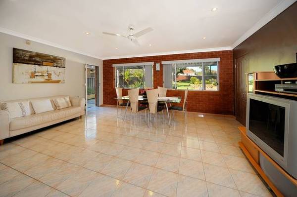 Spacious family living Picture Spacious family living Picture