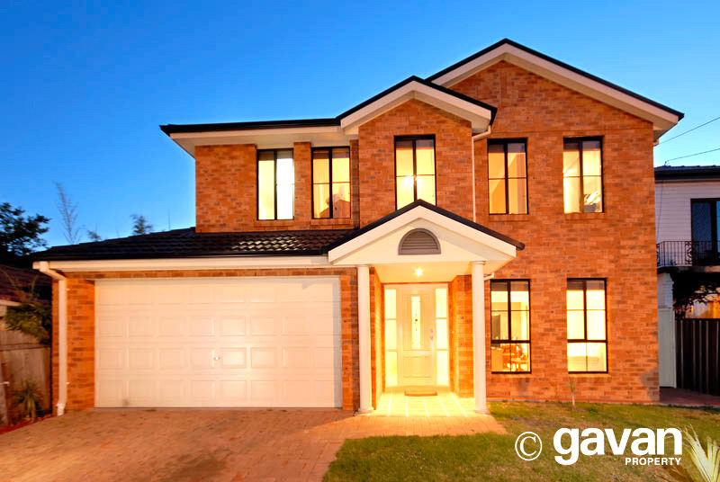 Modern family residence Picture 1